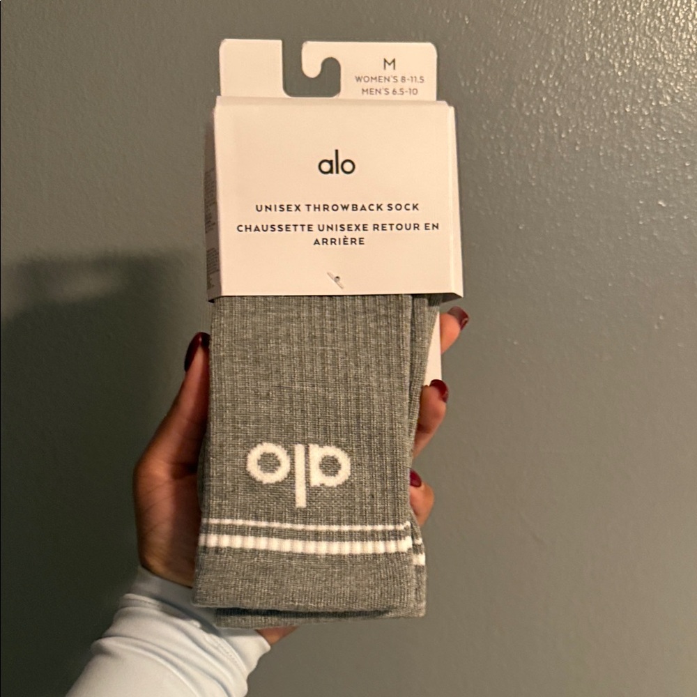 ALO Yoga Gray Unisex throwback socks size M